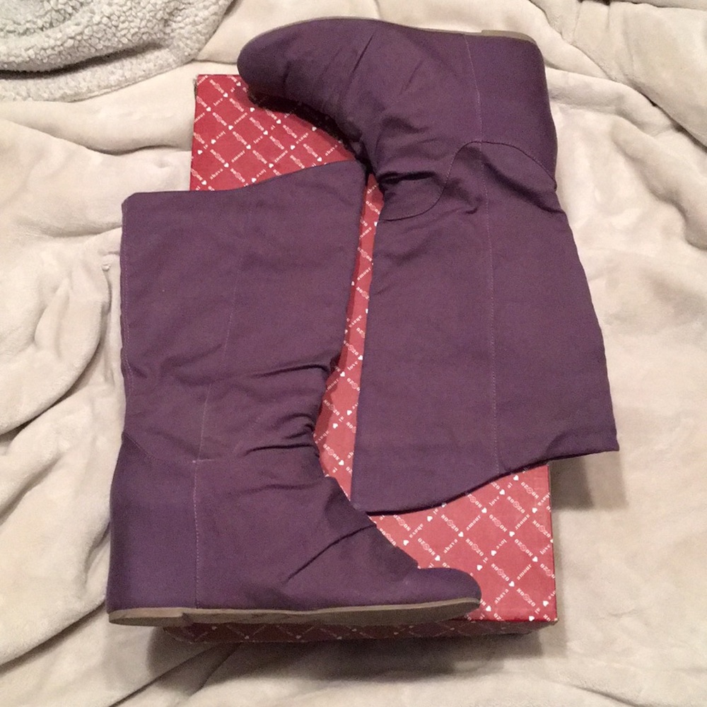Gently worn fabric boots with 3.5 inch high @ heel